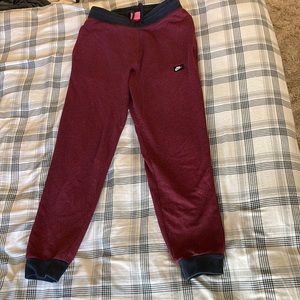 Nike men’s SMALL red and black joggers. Good condition.